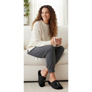 Dluxe by Dearfoams Skull & Crossbones slip on slippers Black Size S (5-6)